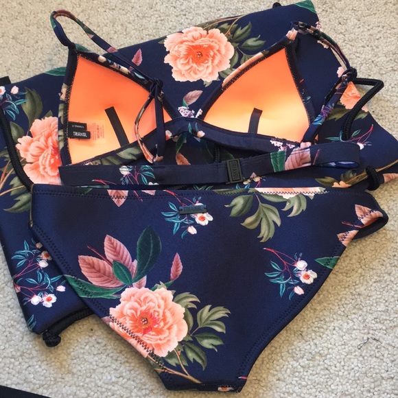 SOLD. Triangl Floral Delilah XS Bikini - Picture 5 of 7